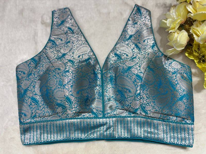 Noorani V-Back Blouse - View 6