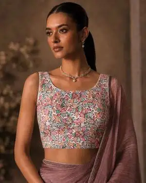 Meher Strachable Blouse