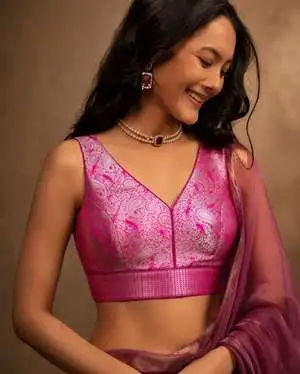Noorani V-Back Blouse
